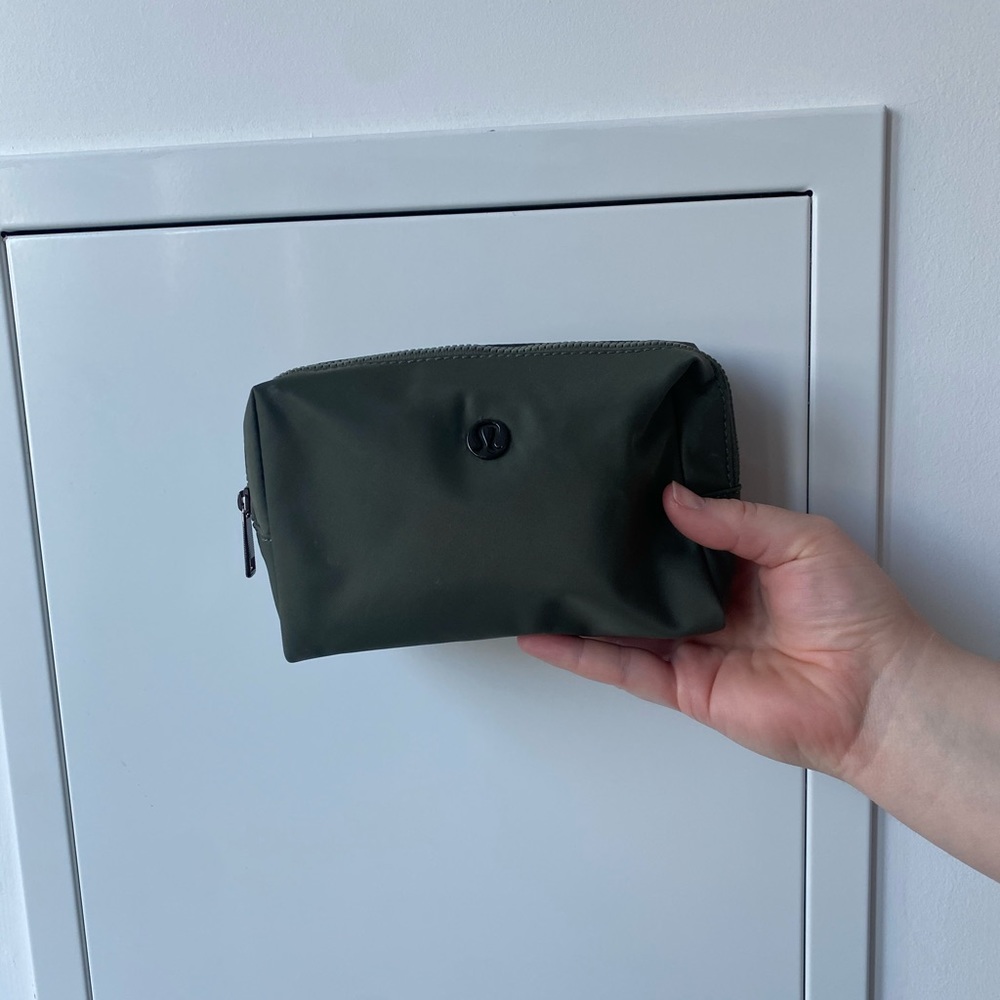Lululemon pouch mini